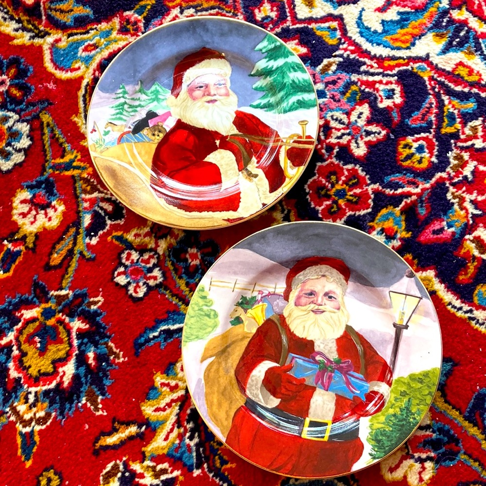 Pair of Santa decorator plates by American Atelier numbered 5052